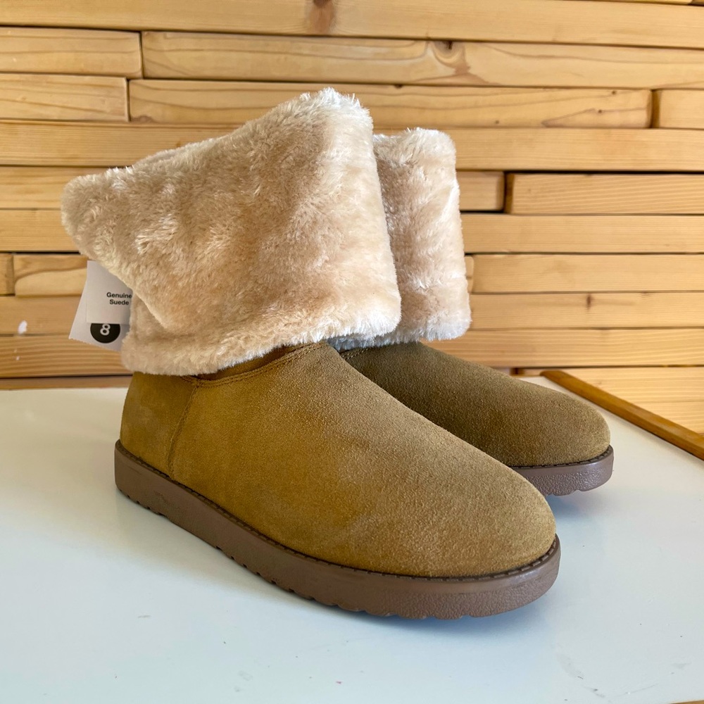 NWT - Cozy suede boots